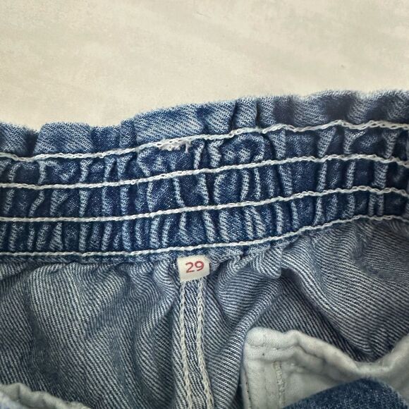 Levis Medium Wash High Rise Paper-Bag Denim Shorts 29in - Picture 7 of 8